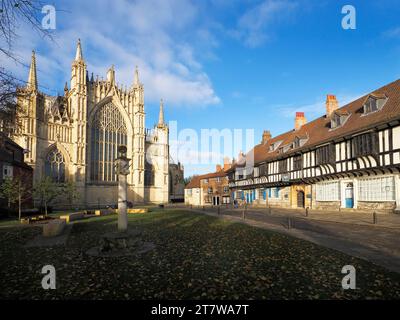 York Minster und St Williams College vom College Green in der City of York Yorkshire England Stockfoto