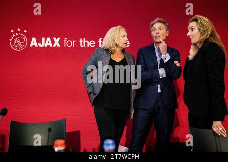 AMSTERDAM: Annete Mosman, Cees van Oevelen und Georgette Schlick während der Hauptversammlung von Ajax. ANP RAMON VAN FLYMEN niederlande aus - belgien aus Stockfoto