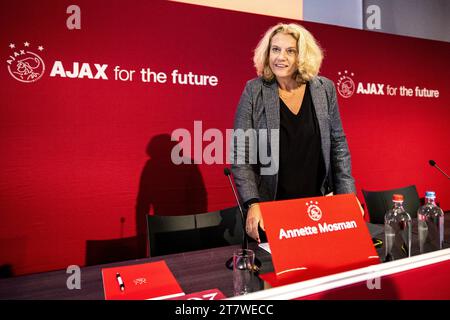 AMSTERDAM - Annete Mosman während der Hauptversammlung von Ajax. ANP RAMON VAN FLYMEN niederlande aus - belgien aus Stockfoto