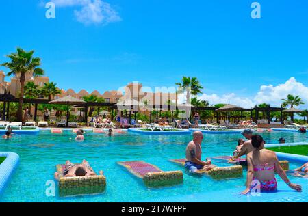 RIU Touareg Hoteltouristen im Schwimmbad in Kap verde Stockfoto