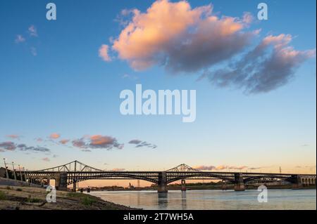 EADS Bridge und Martin Luther King Bridge überqueren den Mississippi River von St. Louis, Missouri, zur East St. Louis, Illinois Stockfoto