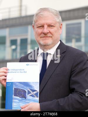 Edinburgh, Vereinigtes Königreich, 17. November 2023: Angus Robertson, schottischer Außenminister,. Veröffentlichung des SNP-Papiers zur EU-Mitgliedschaft. An der Queen-Margaret-Universität. Bild: DB Media Services / Alamy Live Stockfoto