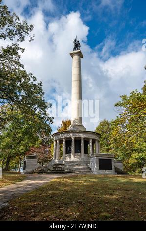 Konföderierte und Unions-Soldaten schütteln Hände auf dem New York Peace Monument am Lookout Mountain in Tennessee Stockfoto