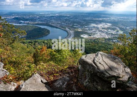 Blick auf den Lookout Mountain über Mocassin Bend auf Tennessee River und Chattanooga Stockfoto