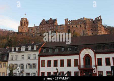 Blick auf die Ruine der Heidelberger Burg bei Sonnenuntergang Stockfoto