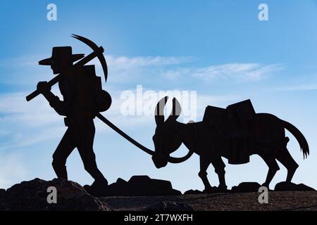 The Prospector und seine Burro-Skulptur in der Nähe von Beatty, Nevada Stockfoto