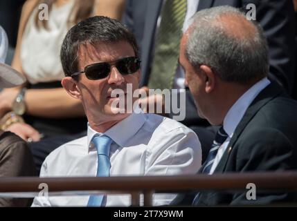 Der französische Premierminister Manuel Valls bei den French Tennis Open im Roland Garros Stadion in Paris, Frankreich, am 7. Juni 2015. Foto Loic Baratoux / DPPI Stockfoto