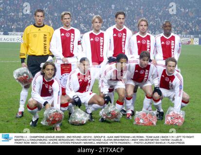 FUSSBALL - CHAMPIONS LEAGUE 2002/03 - 2. RUNDE - 021210 - GRUPPE B - AJAX AMSTERDAM V AS ROMA - TEAM AJAX ( HINTERE REIHE LINKS NACH RECHTS: MAARTEN STEKELENBURG / ANDRE BERGDOLMO / RICHARD WITSCHGE / ZLATAN IBRAHIMOVIC / ANDY VAN DER MEYDE / HATEM TRABELSI . ERSTE REIHE: MIDO / NIGEL DE JONG / STEVEN PIENAAR / MAXWELL ANDRADE / PETRI PASANEN) - FOTO LAURENT BAHEUX / FLASH PRESS Stockfoto