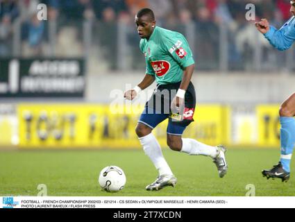 FUSSBALL - FRANZÖSISCHE MEISTERSCHAFT 2002/03 - 021214 - CS LIMOUSINE GEGEN OLYMPIQUE MARSEILLE - HENRI CAMARA (SED) - FOTO LAURENT BAHEUX / FLASH PRESS Stockfoto