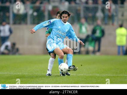 FUSSBALL - FRANZÖSISCHE MEISTERSCHAFT 2002/03 - 021214 - CS LIMOUSINE GEGEN OLYMPIQUE MARSEILLE - SEBASTIEN PEREZ (OM) - FOTO LAURENT BAHEUX / FLASH PRESS Stockfoto