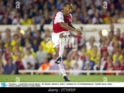 FUSSBALL - CHAMPIONS LEAGUE 2003/04 - 1. RUNDE - GRUPPE B - 030917 - ARSENAL FC GEGEN FC INTERNAZIONALE - THIERRY HENRY (ARS) - FOTO LAURENT BAHEUX / FLASH PRESS Stockfoto