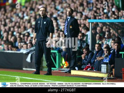 FUSSBALL - CHAMPIONS LEAGUE 2003/04 - 1. RUNDE - 030930 - CELTIC GLASGOW GEGEN OLYMPIQUE LYONNAIS - MARTIN O'NEILL (KELTISCHER TRAINER) / PAUL LE GUEN (TRAINER LYON) - FOTO LAURENT BAHEUX / FLASH PRESS Stockfoto