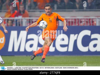 FUSSBALL - EURO 2004 - PLAYOFF-QUALIFIKATIONEN - 031119 - NIEDERLANDE/SCHOTTLAND - MARC OVERMARS (NET) - FOTO LAURENT BAHEUX / FLASH PRESS Stockfoto