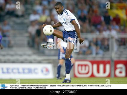 FUSSBALL - FRANZÖSISCHE MEISTERSCHAFT 2003/04 - 030802 - TOULOUSE FC GEGEN RC STRASSBURG - CHRISTIAN BASSILA (STR) - FOTO LAURENT BAHEUX / FLASH PRESS Stockfoto