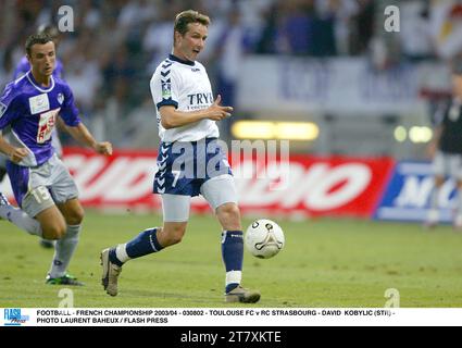 FUSSBALL - FRANZÖSISCHE MEISTERSCHAFT 2003/04 - 030802 - TOULOUSE FC GEGEN RC STRASSBURG - DAVID KOBYLIC (STR) - FOTO LAURENT BAHEUX / FLASH PRESS Stockfoto