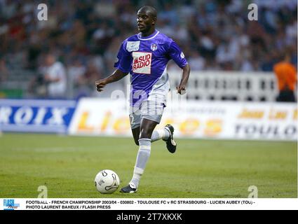 FUSSBALL - FRANZÖSISCHE MEISTERSCHAFT 2003/04 - 030802 - TOULOUSE FC GEGEN RC STRASSBURG - LUCIEN AUBEY (TOU) - FOTO LAURENT BAHEUX / FLASH PRESS Stockfoto