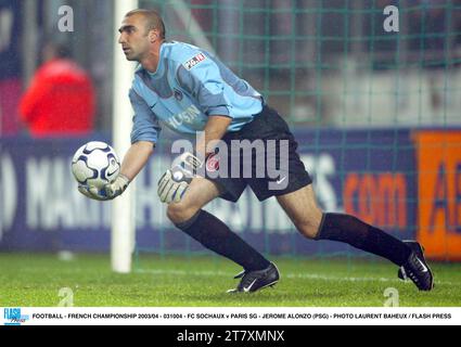 FUSSBALL - FRANZÖSISCHE MEISTERSCHAFT 2003/04 - 031004 - FC SOCHAUX GEGEN PARIS SG - JEROME ALONZO (PSG) - FOTO LAURENT BAHEUX / FLASH PRESS Stockfoto