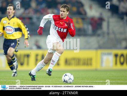 FUSSBALL - FRANZÖSISCHE MEISTERSCHAFT 2003/04 - 031026 - FC SOCHAUX V AS MONACO - JEROME ROTHEN (MON) - FOTO LAURENT BAHEUX / FLASH PRESS Stockfoto