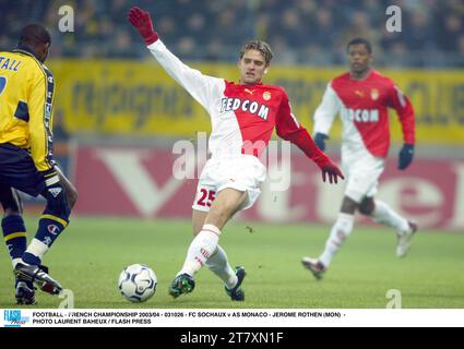 FUSSBALL - FRANZÖSISCHE MEISTERSCHAFT 2003/04 - 031026 - FC SOCHAUX V AS MONACO - JEROME ROTHEN (MON) - FOTO LAURENT BAHEUX / FLASH PRESS Stockfoto