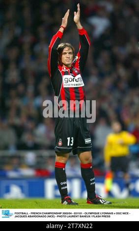 FUSSBALL - FRANZÖSISCHE MEISTERSCHAFT 2003/04 - 031101 - OLYMPIQUE LYONNAIS / OGC NICE - JACQUES ABARDONADO (NICE) - FOTO LAURENT BAHEUX / FLASH PRESS Stockfoto