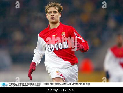 FUSSBALL - FRANZÖSISCHE MEISTERSCHAFT 2003/04 - 031026 - FC SOCHAUX V AS MONACO - JEROME ROTHEN (MON) - FOTO LAURENT BAHEUX / FLASH PRESS Stockfoto