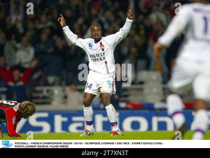 FUSSBALL - FRANZÖSISCHE MEISTERSCHAFT 2003/04 - 031101 - OLYMPIQUE LYONNAIS / OGC NICE - SYDNEY GOVOU (LYON) - FOTO LAURENT BAHEUX / FLASH PRESS Stockfoto