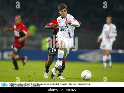 FUSSBALL - FRANZÖSISCHE MEISTERSCHAFT 2003/04 - 031101 - OLYMPIQUE LYONNAIS / OGC NICE - JUNINHO (LYON) - FOTO LAURENT BAHEUX / FLASH PRESS Stockfoto