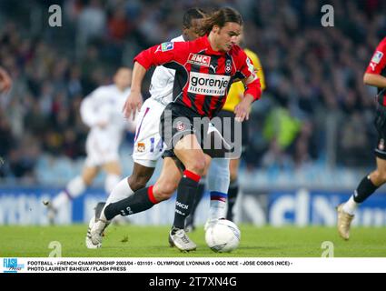 FUSSBALL - FRANZÖSISCHE MEISTERSCHAFT 2003/04 - 031101 - OLYMPIQUE LYONNAIS / OGC NICE - JOSE COBOS (NICE) - FOTO LAURENT BAHEUX / FLASH PRESS Stockfoto