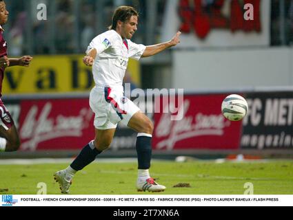 FUSSBALL - FRANZÖSISCHE MEISTERSCHAFT 2003/04 - 030816 - FC METZ GEGEN PARIS SG - FABRICE FIORESE (PSG) - FOTO LAURENT BAHEUX / FLASH PRESS Stockfoto