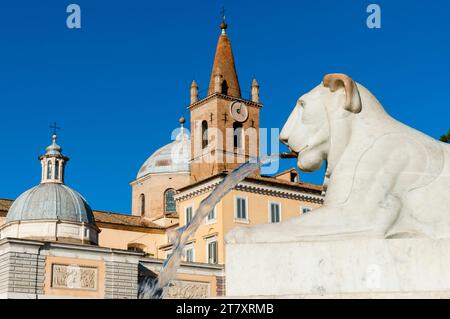 Basilika St. Maria del Popolo, Löwe des Obeliskenbrunnens, Piazza del Popolo, UNESCO-Weltkulturerbe, Rom, Latium (Latium), Italien, Europa Stockfoto