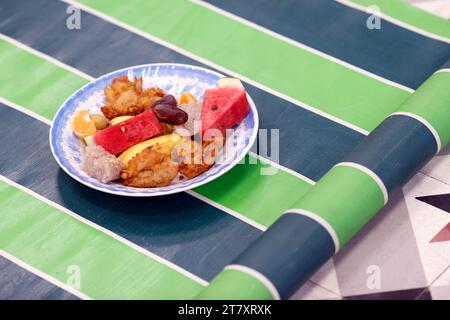 Iftar (Ramadan-Abendessen, das den ganzen Tag über das Fastenfest durchbricht) in der Saigon-Moschee, Ho-Chi-Minh-Stadt, Vietnam, Indochina, Südostasien, Asien Stockfoto