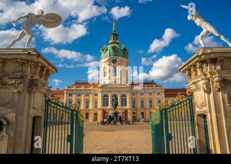 Blick auf das Schloss Charlottenburg auf Schloss Charlottenburg, Berlin, Deutschland, Europa Stockfoto