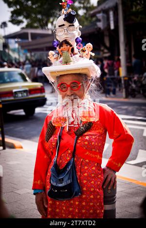 Ein älterer Cosplay-Mann in Harajuku, Tokio, Japan. Stockfoto