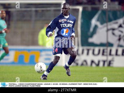 FUSSBALL - FRANZÖSISCHE MEISTERSCHAFT 2003/04 - LIGA 2 - 031203 - CS LIMOUSINE GEGEN CLERMONT FOOT - DIENE FAYE (CLE) - FOTO LAURENT BAHEUX / FLASH PRESS Stockfoto