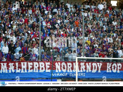 FUSSBALL - FRANZÖSISCHE MEISTERSCHAFT 2003/04 - LIGA 2 - 16/05/2004 - SM CAEN V AS NANCY - FANS CAEN - FOTO LAURENT BAHEUX / FLASH PRESS Stockfoto