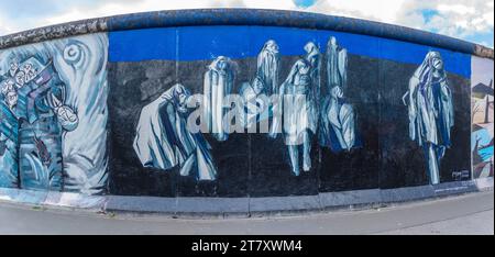 Ansicht der Kunstwerke in der Berliner Mauer, Ostseite der ehemaligen Berliner Mauer entlang der Spree, Berlin, Deutschland, Europa Stockfoto