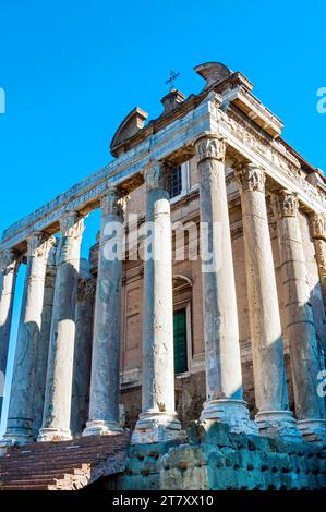 Tempel des Antoninus und Faustina, Forum Romanum, UNESCO-Weltkulturerbe, Rom, Latium (Latium), Italien, Europa Stockfoto