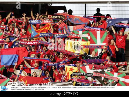 FUSSBALL - UEFA CUP 2005/2006 - 1. RUNDE - 1. LEG - STADE RENNAIS / CLUB ATLETICO OSASUNA - 15/09/2005 - OSASUNA FANS - FOTO LAURENT BAHEUX / FLASH PRESS Stockfoto