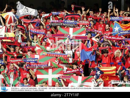 FUSSBALL - UEFA CUP 2005/2006 - 1. RUNDE - 1. LEG - STADE RENNAIS / CLUB ATLETICO OSASUNA - 15/09/2005 - OSASUNA FANS - FOTO LAURENT BAHEUX / FLASH PRESS Stockfoto