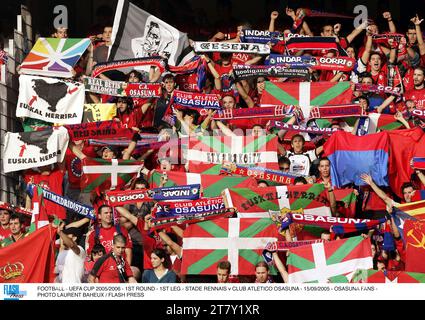 FUSSBALL - UEFA CUP 2005/2006 - 1. RUNDE - 1. LEG - STADE RENNAIS / CLUB ATLETICO OSASUNA - 15/09/2005 - OSASUNA FANS - FOTO LAURENT BAHEUX / FLASH PRESS Stockfoto