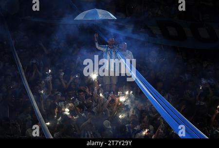 Buenos Aires, Argentinien. November 2023. Fußball: WM-Qualifikation Südamerika, Argentinien - Uruguay, 5. Spieltag im La Bombonera-Stadion: Argentinische Fans hoffen auf Sieg. Quelle: Fernando Gens/dpa/Alamy Live News Stockfoto