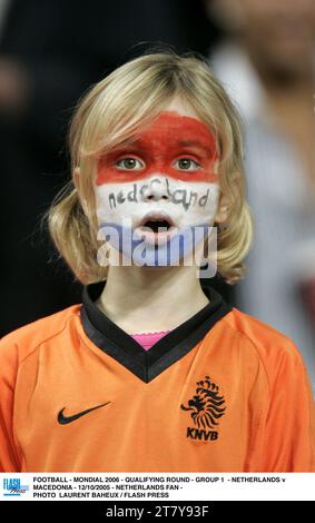 FUSSBALL - MONDIAL 2006 - QUALIFIKATIONSRUNDE - GRUPPE 1 - NIEDERLANDE GEGEN MAZEDONIEN - 12/10/2005 - NIEDERLANDE FAN - FOTO LAURENT BAHEUX / FLASH PRESS Stockfoto