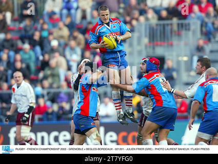 RUGBY - FRANZÖSISCHE MEISTERSCHAFT 2003 - GRENOBLE GEGEN BEGLES-BORDEAUX - 021201 - JULIEN FRIER (GRE) - FOTO LAURENT BAHEUX / FLASH PRESS Stockfoto