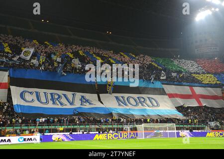 Fans des FC Inter Mailand zeigen ein Banner, das die Nordtribüne während des italienischen Fußballspiels 2013/2014 zwischen Inter Mailand und AS Roma am 5. Oktober 2013 in Mailand feiert. Foto Massimo Cebrelli / DPPI Stockfoto