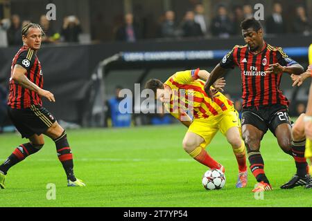 Lionel Messi vom FC Barcelona streitet mit Kevin Constant vom AC Milan während des Fußballspiels der UEFA Champions League 2013/2014 in der Gruppe H zwischen dem AC Milan und dem FC Barcelona am 22. Oktober 2013 in Mailand. Foto Massimo Cebrelli / DPPI Stockfoto