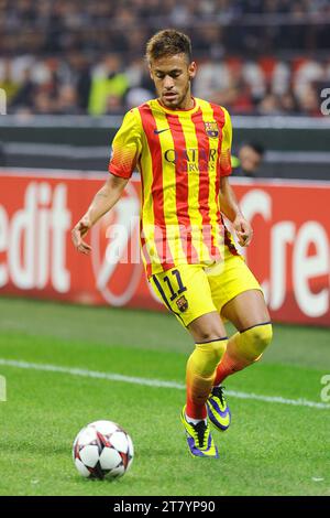 Neymar vom FC Barcelona im Einsatz während des Fußballspiels der UEFA Champions League 2013/2014 in der Gruppe H zwischen dem AC Milan und dem FC Barcelona am 22. Oktober 2013 in Mailand, Italien. Foto Massimo Cebrelli / DPPI Stockfoto