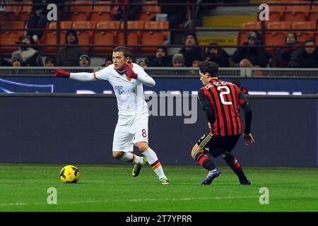 ADEM Ljajic von AS Roma kontrolliert den Ball gegen Mattia de Sciglio vom AC Mailand während der italienischen Meisterschaft 2013/2014 Serie A Fußball Spiel zwischen AC Mailand und AS Roma am 16. Dezember 2013 im Giuseppe Meazza Stadion in Mailand. Foto Massimo Cebrelli / DPPI Stockfoto