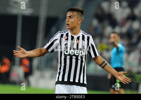 Paulo Dybala von Juventus FC Gesten während der italienischen Meisterschaft 2015/2016 Serie A Fußballspiel zwischen Juventus FC und AC Chievo Verona im Juventus Stadion am 12. September 2015 in Turin, Italien - Foto Massimo Cebrelli / DPPI Stockfoto