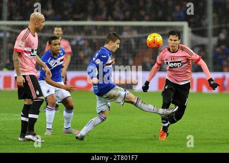 David Ivan von UC Sampdoria und Hernanes Anderson von Juventus FC fordern den Ball während des italienischen Meisterschaftsspiels Serie A zwischen UC Sampdoria und Juventus FC am 10. Januar 2016 im Luigi Ferraris Stadium in Genua. Foto Massimo Cebrelli / DPPI Stockfoto