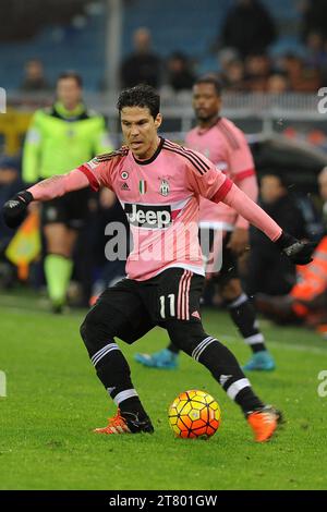 Hernanes Anderson vom Juventus FC tritt am 10. Januar 2016 im Luigi Ferraris Stadion in Genua, Italien, während des italienischen Meisterschaftsspiels Serie A zwischen UC Sampdoria und Juventus FC den Ball. Foto Massimo Cebrelli / DPPI Stockfoto